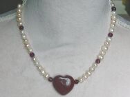 Halskette, rotes Achatherz mit weisser Zuchtperle - Stemmen