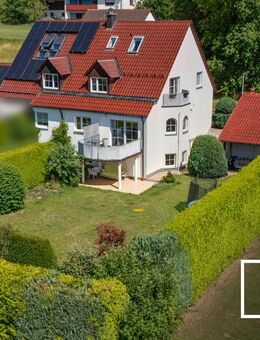 Sofort bezugsfertig! Energieeffiziente Doppelhaushälfte mit ELW, großem Garten und Doppelgarage - Betzenstein