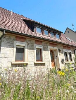 Zweifamilienhaus in ruhiger Ortsrandlage - Kirchberg (Jagst)