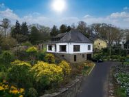 Villa im Dornröschenschlaf mit Siebengebirgsblick auf 2.080 m² großem Grundstück! - Bonn