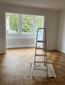 City, Komfort-3-Zi.- Wohnung mit neuer Einbauküche und großer Dachterrasse, Parkett etc. - Düsseldorf