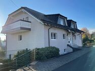 Gemütliche Dachgeschosswohnung in ruhiger Lage mit moderner Einbauküche und Balkon! - Much