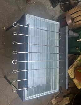 Grill für Schaschlik mit Motor und Drehspießen - Hahnstätten