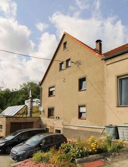 Charmantes Ein- oder Zweifamilienhaus mit Potenzial, großer Garage, Garten & Nebengebäuden - Striegistal