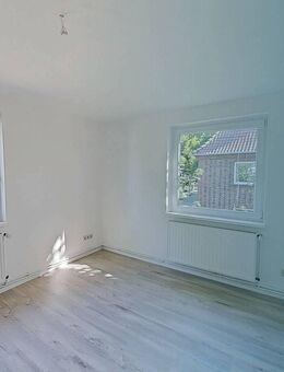 RENOVIERT: 3-Zimmer-Wohnung mit Badewanne und viel Tageslichtbad - Nordenham
