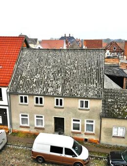 **Sanierungsbedürftiges Haus mit großem Rendite-Potenzial in zentraler Lage** - Gnoien