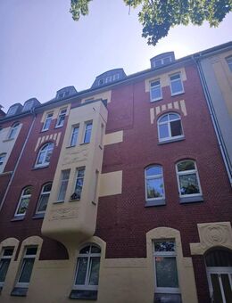 Helle 3-Zimmer-DG-Wohnung in zentraler Lage ! Großer Balkon ! Aufzug ! - Erfurt