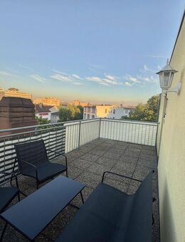 Penthouse-Apart. Erstbezug nach Renovierung | Dachterrasse | 1min zur S-Bahn | EBK & Stellplatz inkl - Offenbach (Main)