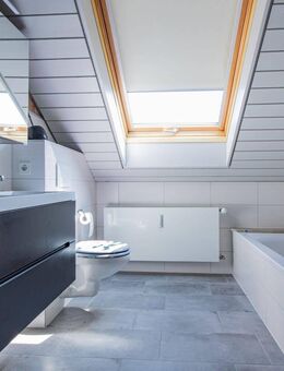 Helle 3,5-Zimmer Dachwohnung - Sofort bezugsfrei! - Lauchringen