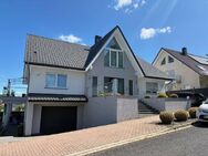 Attraktives, neuwertiges Dreifamilienhaus mit gehobener Ausstattung in bevorzugter Wohnlage - Homberg (Efze)