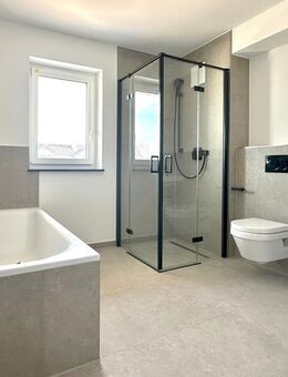 Familienwohnung im 2.OG mit XL-Balkon, Bad mit Wanne+Dusche und Gäste-WC - Olching