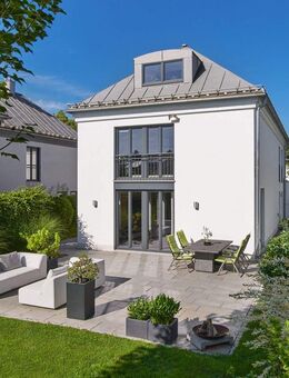 Modernes Familienidyll mit Wärmepumpe in ruhiger Nymphenburger Villenlage - München