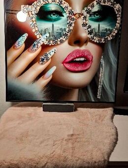Bild Frau mit Strass Brille.Hoch Glänzend. Leinwandmädel. - Kempen