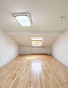 Gepflegte 4-ZKB Dachgeschosswohnung in ruhiger Lage von Viernheim! - Viernheim