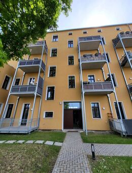 Helle 3-RW mit modernes Bad mit Wanne & Dusche und Balkon - Magdeburg