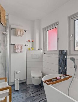 Helle und moderne Dachgeschosswohnung mit Loggia in gepflegtem Mehrfamilienhaus - Ludwigshafen (Rhein)