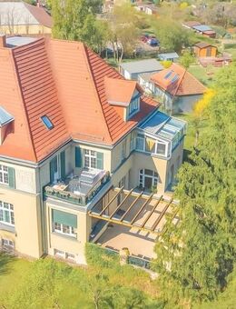 ERSTKLASSIGE DACHGESCHOSS-MAISONETTE IN STILLVOLLER GRÜNDERZEITVILLA AUF PARKÄHNLICHEM GRUNDSTÜCK - Dresden