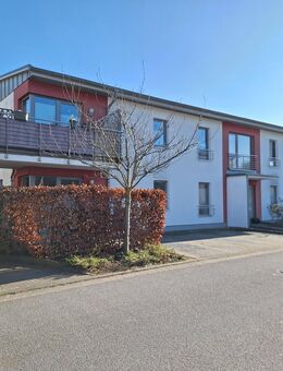 Top-geschnittene 3-Zimmer-Wohnung mit Balkon und Stellplatz am Rande der Obstbausiedlung - Greifswald