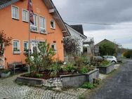 Energiekosten inklusive: Grosszügiges und helles, vollmöbliertes Appartement mit traumhaftem Fernblick im Grünen und in ruhiger Lage - Kasbach-Ohlenberg