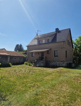 ATLAS IMMOBILIEN: Haus mit Nebengebäude und Grundstück in bester Lage - Erfurt