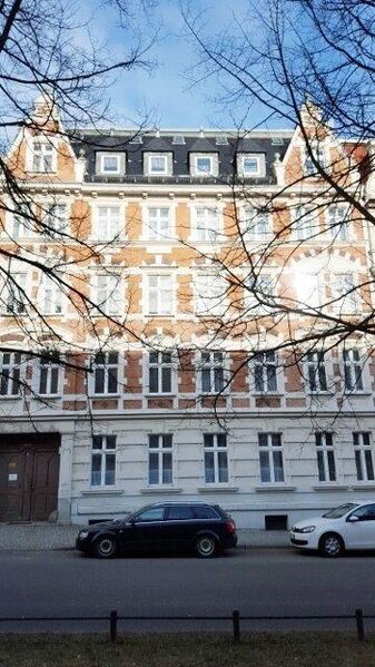 Helle 2-Raumwohnung im EG mit Balkon, Badewanne, Dusche. Stellplatz und EBK möglich