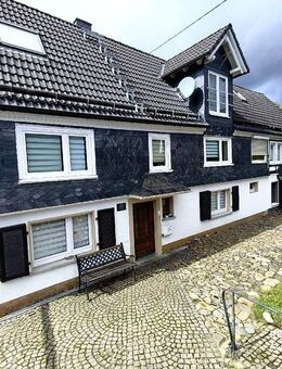 Historischer Charme trifft modernen Komfort:.Saniertes Mehrfamilienhaus mit weitläufigem Areal. - Neunkirchen (Nordrhein-Westfalen)