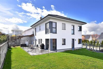 neues Haus: großzügig und modern - nahe an Landshut - fair im Preis