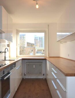 Familien(t)raum in Sindelfingen: 4,5 Zimmer mit Balkon, Garage & Stellplatz! - Sindelfingen