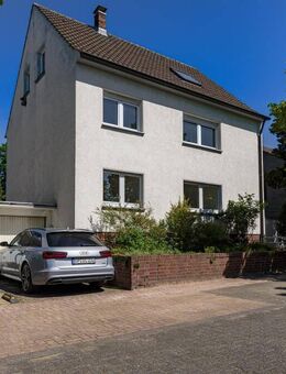 Ein- bis Zweifamilien-Stadthaus mit Renovierungsbedarf * gefragte und ruhige Citylage * ca. 168 m² Wfl. * ca. 463 m² ... - Langenfeld (Rheinland)