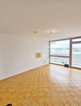 Wohnen über den Dächern von München. 3 Zimmer Wohnung mit 2 Balkonen nähe Südpark! Traumhafter Blick - München