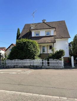 Freistehendes 2 Fam. Haus mit angrenzendem Baugrundstück & schönem Garten - March