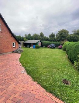 Doppelhaushälfte mit großem Grundstück in gewachsener, ruhiger Wohnlage - Bad Segeberg