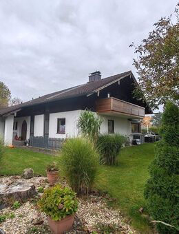 Freistehendes Einfamilienhaus mit großzügigem Grundstück in Waldkraiburg-Niederndorf - Waldkraiburg