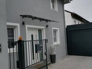 Schönes Walmdach-Doppelhaus mit großem Doppelcarport Top-Lage - Gilching