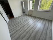 Einziehen und Wohlfühlen - NEUES Laminat - 2 . OG !!! - Chemnitz