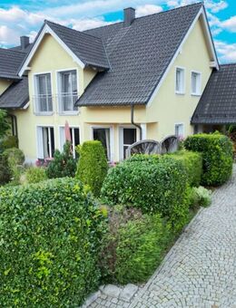 Massive DHH mit Luftwärmepumpe, Garage, Garten in Mistelgau! - Mistelgau