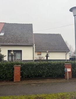Doppelhaushälfte mit viel Nebengelass und großem Grundstück. - Dreschvitz