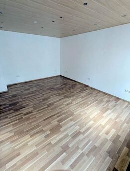 Besser als eine Wohnung! Vollständig renoviertes 4-Zi-Einfamilienhaus mit Garage in zentraler Lage - Ottweiler