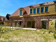 Wohnen am Schloss...! Exklusive 4-Zimmer-Maisonettewohnung mit Terrasse und Garten...! - Uettingen
