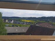 Dachgeschosswohnung mit Loggia und Weitblick - Kernsaniert - Scheer