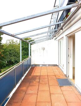 Solide 4 Zimmer-Wohnung mit Sonnenbalkon und 2 Garagenstellplätzen in Bayreuth - Bayreuth