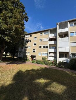 Renovierte 3 Zimmer Wohnung mit Balkon und Ausblick ins Grüne - Bremen