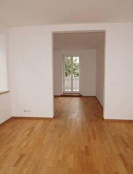 Herrliche Altbauwohnung mit Balkon in zentraler Lage - Straubing