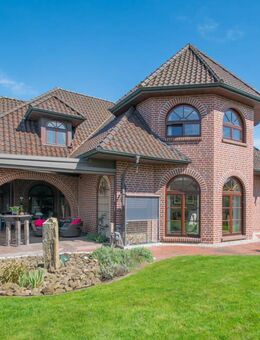 Mehr als ein Zuhause - Eindrucksvolle Villa mit Schwimmbad, Sauna und vielen Extras in Bösel - Bösel