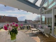 FAMILIENDOMIZIL IN TOLLER AUSSICHTSLAGE MIT GARTEN, NEUER HEIZUNG & PV-ANLAGE - Öpfingen