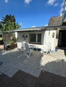 5,5-Zimmer-Einfamilienhaus mit Nebengebäude und Doppelgarage auf 610 m² Eigenland in Lübeck-Buntekuh - Lübeck