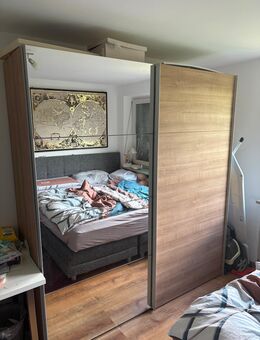 Kleiderschrank mit Schwebetüren und Spiegel - München