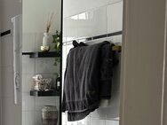 Ikea Spiegelschrank mit Türen und Lampe - Düsseldorf