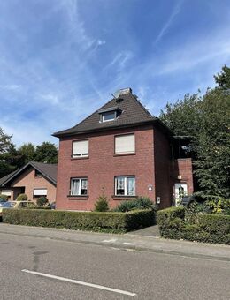 Stadthaus mit drei Garagen, zentrale Lage mit angrenzendem kl. Waldstück - Wegberg