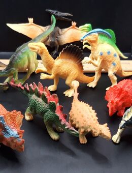 14 Figuren Dinos Dinosaurier T-Rex + 500 Aufkleber NEU OVP - Hattersheim (Main)